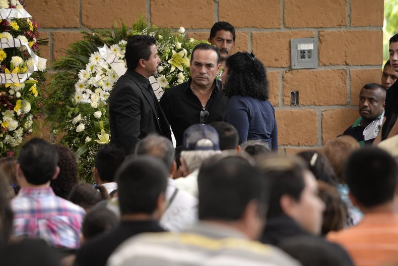 ESP-MUS_JOAN_SEBASTIAN-FUNERAL-2.jpg