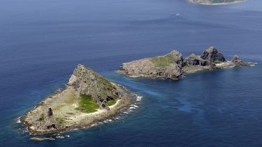 americateve | Foto de septiembre de 2012 que muestra unas peque&ntilde;as islas en el este del Mar de China llamadas Senkaku en japon&eacute;s y Diaoyu en chino. Las islas que son terreo en disputa fueron identificadas por China como parte de su zona de defensa a&eacut
