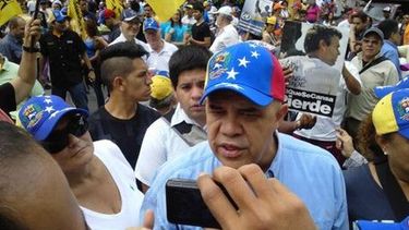 americateve | El secretario ejecutivo de la MUD, cree que las acciones del gobierno son solo para afianzarse en el poder. Piensa que el año 2015 será complicado por la situación económica que vive la nación.