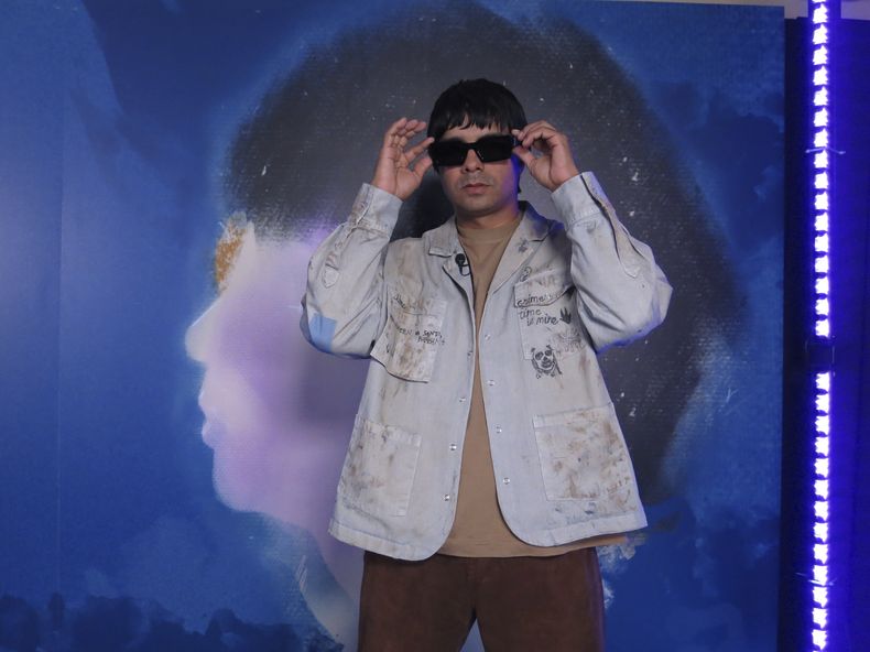 El cantautor puertorriqueño Chencho Corleone posa para un retrato para promocionar su álbum Solo en la Ciudad de México, el miércoles 2 de octubre de 2024. (Foto AP/Berenice Bautista)