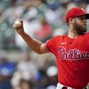 Filis vencen 3-1 a Bravos gracias a jonrón de Castellanos