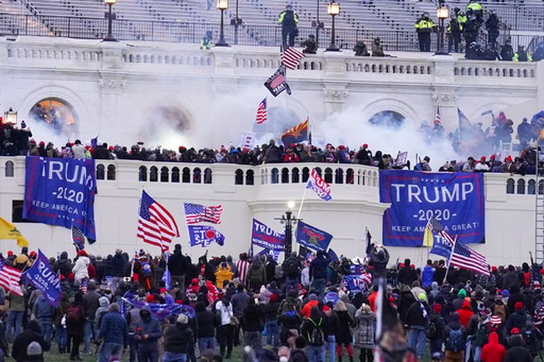 El asalto al Capitolio de Estados Unidos en Washington el 6 de enero del 2021. (AP foto/John Minchillo)