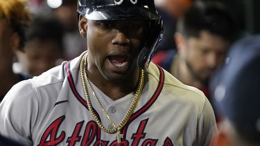 los bravos de atlanta vencen 7-0 a los astros de houston y ganan la serie mundial por 1ra vez desde 1995