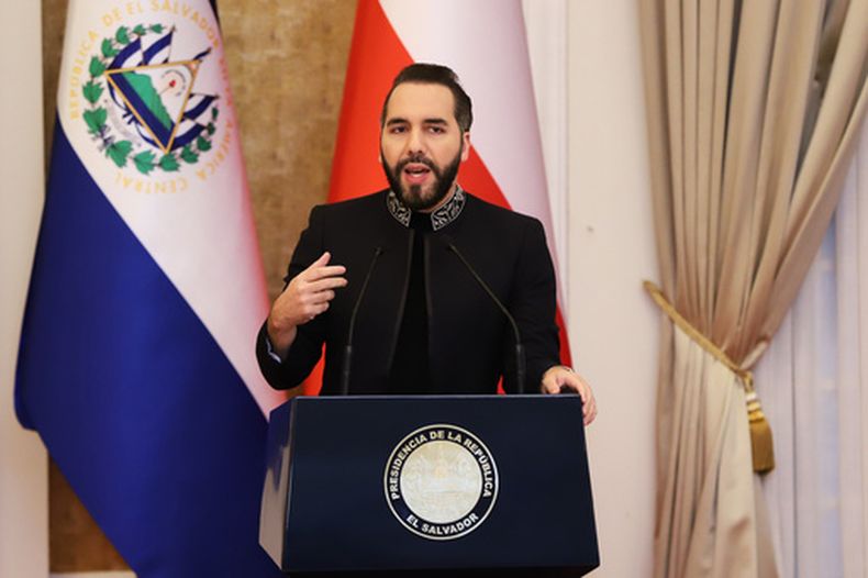 El presidente de El Salvador, Nayib Bukele, habla durante una conferencia de prensa con el presidente electo de Chile en el palacio presidencial en San Salvador, El Salvador, el viernes 30 de enero de 2026. (Foto AP/Salvador Meléndez)