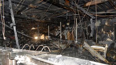 americateve | El primer piso de un hospital ortop&eacute;dico que se incendi&oacute; en el sur de Jap&oacute;n, dejando 10 muertos, el viernes 11 de octubre de 2013. (Foto AP/Kyodo News) NO USAR EN JAPON