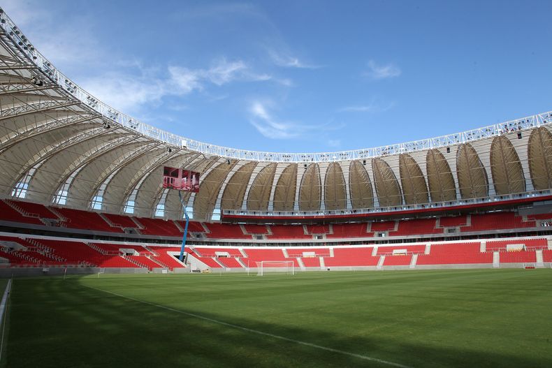 Vista del estadio Beira Rio, en Porto Alegre, Brasil, el martes 18 de febrero de 2014. Funcionarios de esa ciudad en el sur de Brasil presentaron una soluci&oacute;n para pagar por las estructuras temporales que deben ser instaladas afuera del estadio Bei