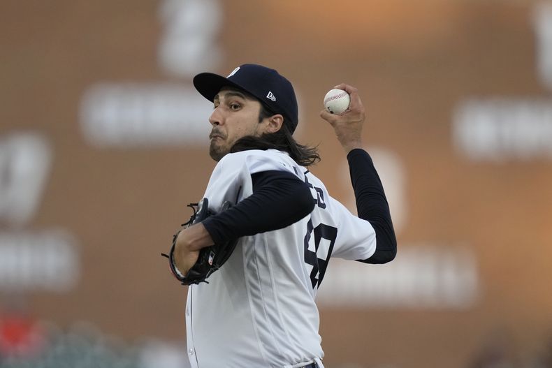 El abridor de los Tigres de Detroit, Alex Faedo, lanza durante la sexta entrada del juego de las Grandes Ligas contra los Medias Blancas de Chicago, el jueves 25 de mayo de 2023, en Detroit. (AP Foto/Carlos Osorio)