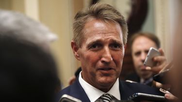 Senador decisivo en llevar caso Kavanaugh a status actual