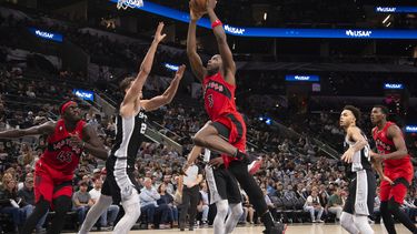 Siakam y Trent guían a Raptors a paliza sobre Spurs