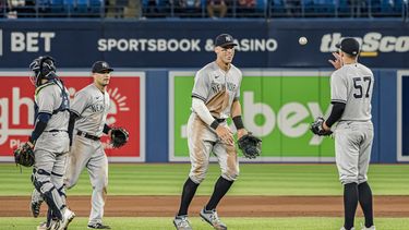 Yanquis conquistan 10mo triunfo seguido, vencen a Azulejos