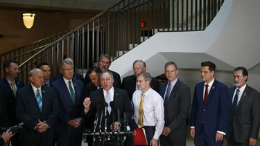 Republicanos apoyan a Trump tras testimonio de diplomático