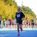 Harry Styles, en el centro, compite en el Maratón de Berlín en Berlín, Alemania, el 21 de septiembre de 2025. (Sportograf via AP)