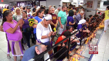 devotos rinden homenaje a san lazaro en hialeah