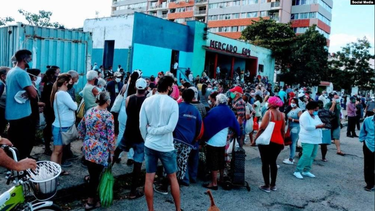 colas, precios disparados y casi nada que comprar, la dificil tarea de celebrar las fiestas para cerrar el 2020