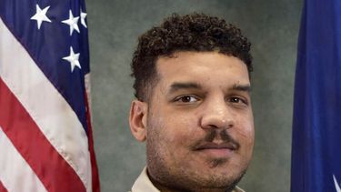 Foto sin fecha divulgada por la policía del condado Darlington en Carolina del Sur, que muestra al policía Devin Mason. (Policía del condado Darlington via AP)