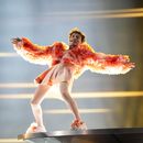 El cantante suizo no binario Nemo interpreta la canción The Code durante el ensayo general de la segunda semifinal del Festival de la Canción de Eurovisión, en Malmo, Suecia, el miércoles 8 de mayo de 2024. (Foto AP/Martin Meissner)