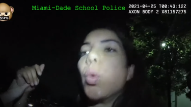 una sargento de la policia escolar de miami dade fue despedida tras enfrentamiento con la policia