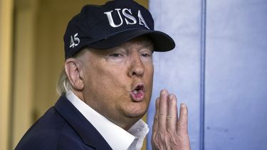 Cheques de ayuda llevarán el nombre de Trump