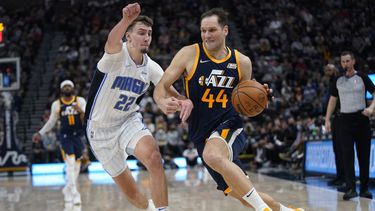Jazz se impone 114-99 a Magic y logra 5to triunfo en casa