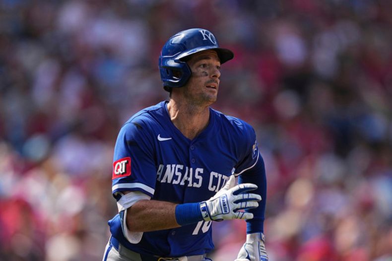 ARCHIVO - Mike Yastrzemski, de los Reales de Kansas City, corre en el juego ante Filadelfia, el 14 de septiembre de 2025 (AP Foto/Matt Rourke, archivo)