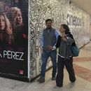 Miembros del público pasan junto a un cartel de la película Emilia Pérez en un cine en la Ciudad de México, el jueves 23 de enero de 2025. (Foto AP/Marco Ugarte)