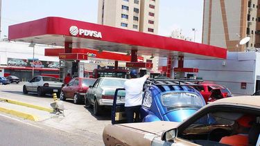 venezuela dependera de gasolina importada por lo menos todo este ano, asegura especialista