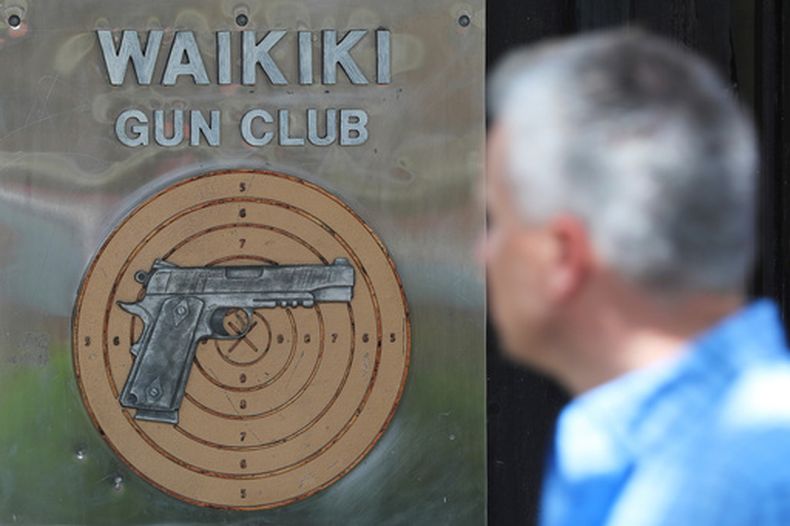 El Waikiki Gun Club en Honolulu el 23 de junio del 2022. (AP foto/Marco Garcia)