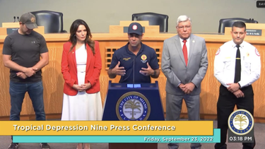 instan a residentes de miami  a prepararse para el paso de un posible fuerte huracan