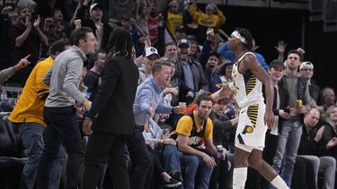 Hield ayuda a que Pacers remonten frente a Bulls