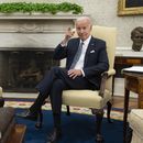 El presidente Joe Biden se reúne con el secretario general de la OTAN, Jens Stoltenberg, en la Oficina Oval de la Casa Blanca, el martes 13 de junio de 2023, en Washington. (AP Foto/Manuel Balce Ceneta)