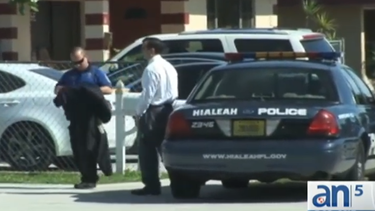 americateve | Una ola de robos en casas residenciales tiene muy ocupada a la policía de Hialeah. Esta mañana los detectives respondieron a varias llamadas del 911 sobre numerosos incidentes, tanto en el oeste como en este de la ciudad.