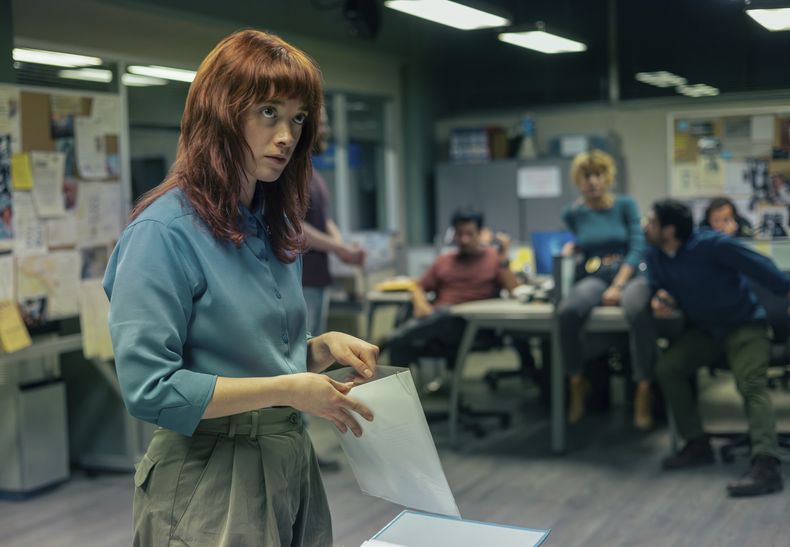 Esta imagen difundida por Netflix muestra a Regina Nava en una escena de Gringo Hunters. (Carla Danieli/Netflix via AP)