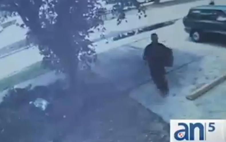 Dos hombres asaltaron a una anciana esta mañana en su casa de Miami.