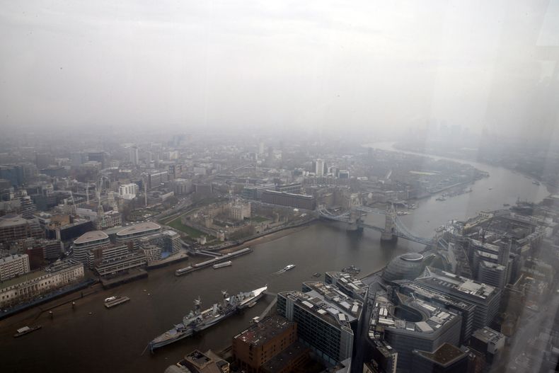 Vista del R&iacute;o T&aacute;mesis en el centro de Londres el jueves 3 de abril del 2014. (Foto AP/Lefteris Pitarakis)