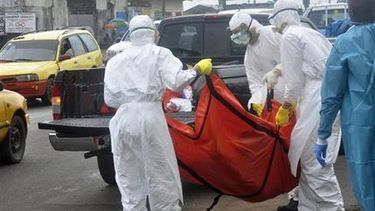 americateve | Un funcionario de la Organización Mundial de la Salud dijo el lunes que podría haber hasta 10.000 casos nuevos de ébola por semana en los próximos dos meses.