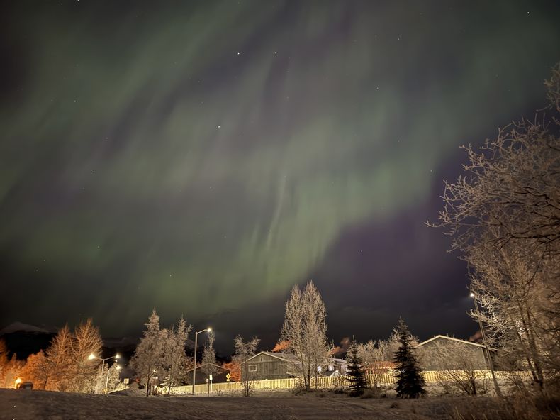 Auroras boreales en Anchorage, Alaska, el 1 de enero de 2025. (AP Foto/Mark Thiessen, Archivo)