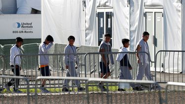 McAleenan defiende el tratamiento de EEUU a migrantes
