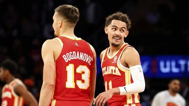 Young vuelve a NY y anota 45 puntos en triunfo de Hawks