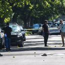 La policía investiga en el lugar del tiroteo en Detroit el 7 de julio del 2024. (John T. Greilick/Detroit News via AP)