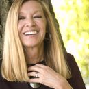 ARCHIVO - La cantante Mary Weiss es fotografiada el 18 de junio de 2007 en Babylon, Nueva York. (AP Foto/Jim Cooper, Archivo)