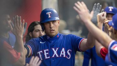 Seager y Lowe guían a Rangers a triunfo ante Angelinos