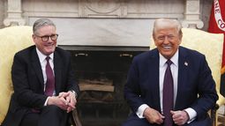 El presidente estadounidense Donald Trump se reúne con el primer ministro británico Keir Starmer en la Casa Blanca en Washington el 27 de febrero del 2025. (Carl Court/Pool via AP)