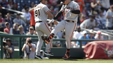 Con dos jonrones de Pederson, Gigantes arrolla a Nacionales