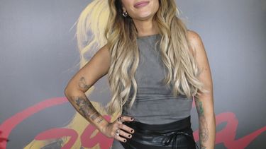 La cantautora puertorriqueña Kany García posa durante una entrevista para promover su álbum García en la Ciudad de México el 14 de mayo de 2024. (Foto AP/Berenice Bautista)