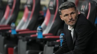 Fernando Ortiz, técnico del América, previo al partido contra Pumas en la Liga MX, el sábado 22 de abril de 2023, en el estadio Azteca. (AP Foto/Moisés Castillo)
