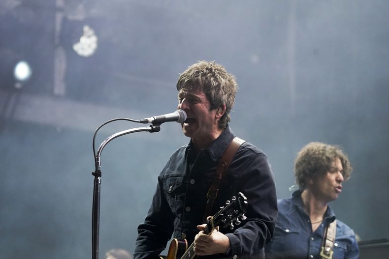 Noel Gallagher de Noel Gallaghers High Flying Birds durante su concierto en el festival Corona Capital en la Ciudad de México, el domingo 19 de noviembre de 2023. (Foto AP/Aurea Del Rosario)