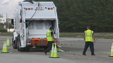 hialeah firma contrato con empresa privada para la recogida de basura