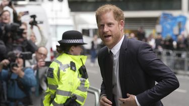 El príncipe Enrique llega al Trubunal Superior en Londres el martes 6 de junio de 2023. El príncipe Enrique demandó a la editorial Mirror Group Newspapers por espionaje y otros métodos ilegales para obtener información. (Foto AP/Kin Cheung)