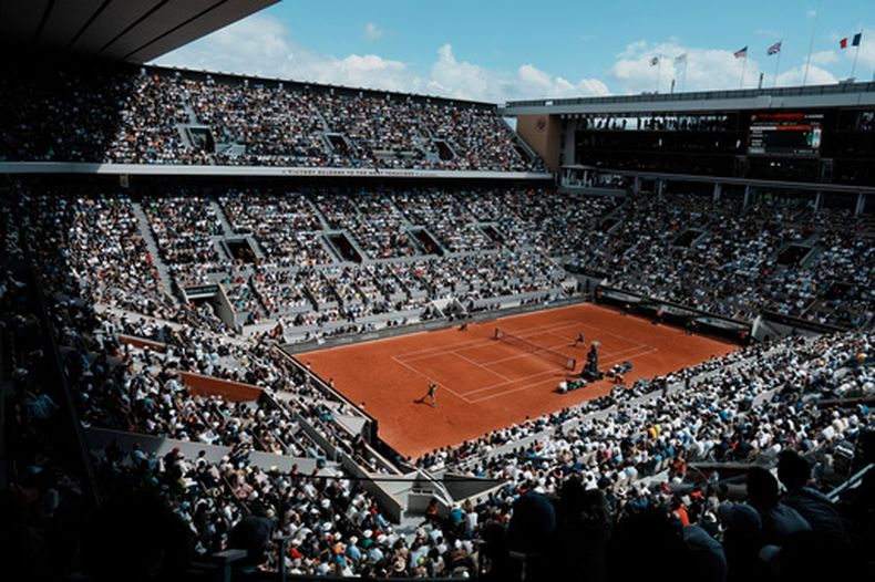 ARCHIVO - Casper Ruud y Rafael Nadal disputan la final del Abierto de Francia, el 5 de junio de 2022, en París (AP Foto/Thibault Camus)