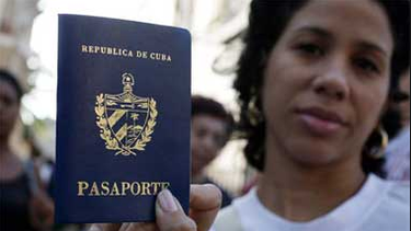 americateve | La disposición entró en vigencia el 1 de abril. En enero de 2013 Ecuador requirió la presentación de una carta de invitación a los cubanos aduciendo que buscaba "ordenar y controlar de manera eficaz los flujos migratorios".